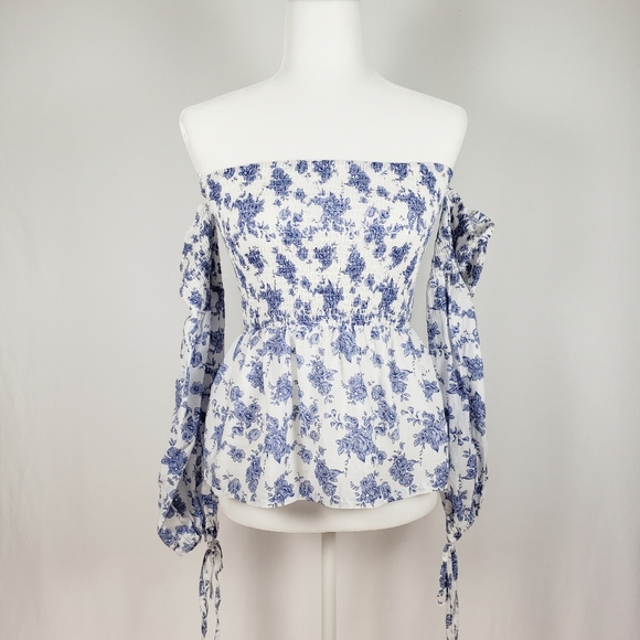 FATE by LFD Off Shoulder Top - Picture 3 of 9